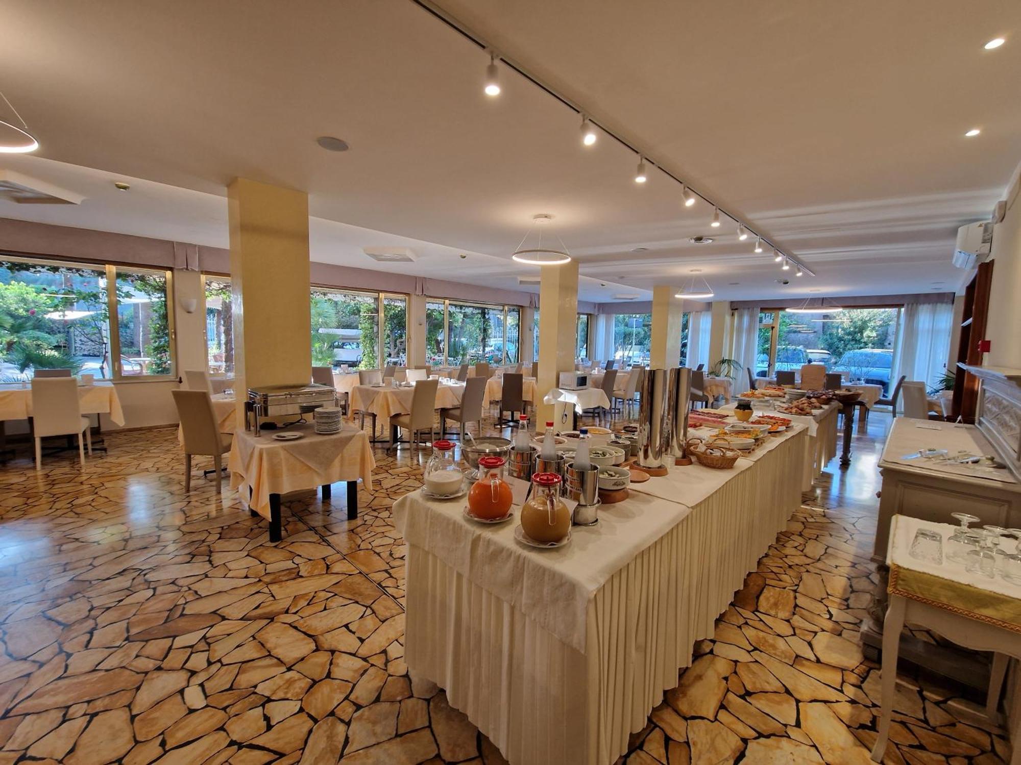 Park Hotel Castello Finale Ligure Buitenkant foto